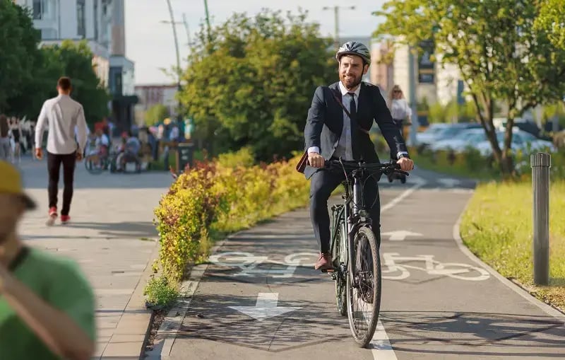 El Urban MULTI Evo cuenta peatones, ciclistas y scooters en el mismo carril.