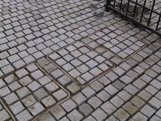 Cuente los peatones bajo el asfalto, la tierra o los adoquines.