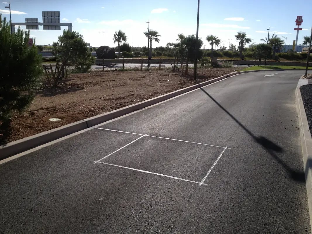El contador de vehículos MULTI Coche/Bus cuenta y clasifica.
