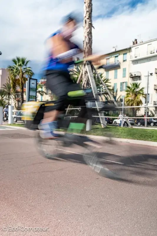El contador de bicicletas y scooters es compatible con nuestra gama de expositores.